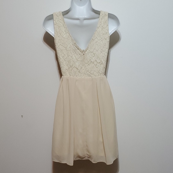 FLASH SALE!! Alythea lace bodice Dress. - Picture 4 of 8